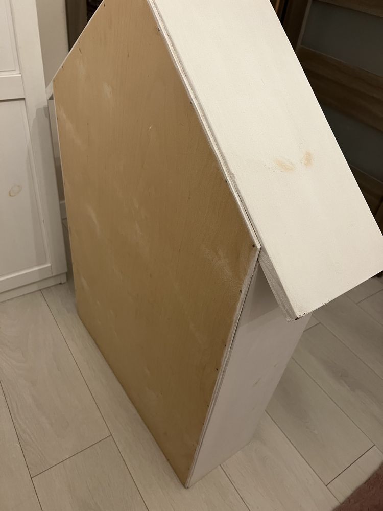 Domek biały duży drewniany