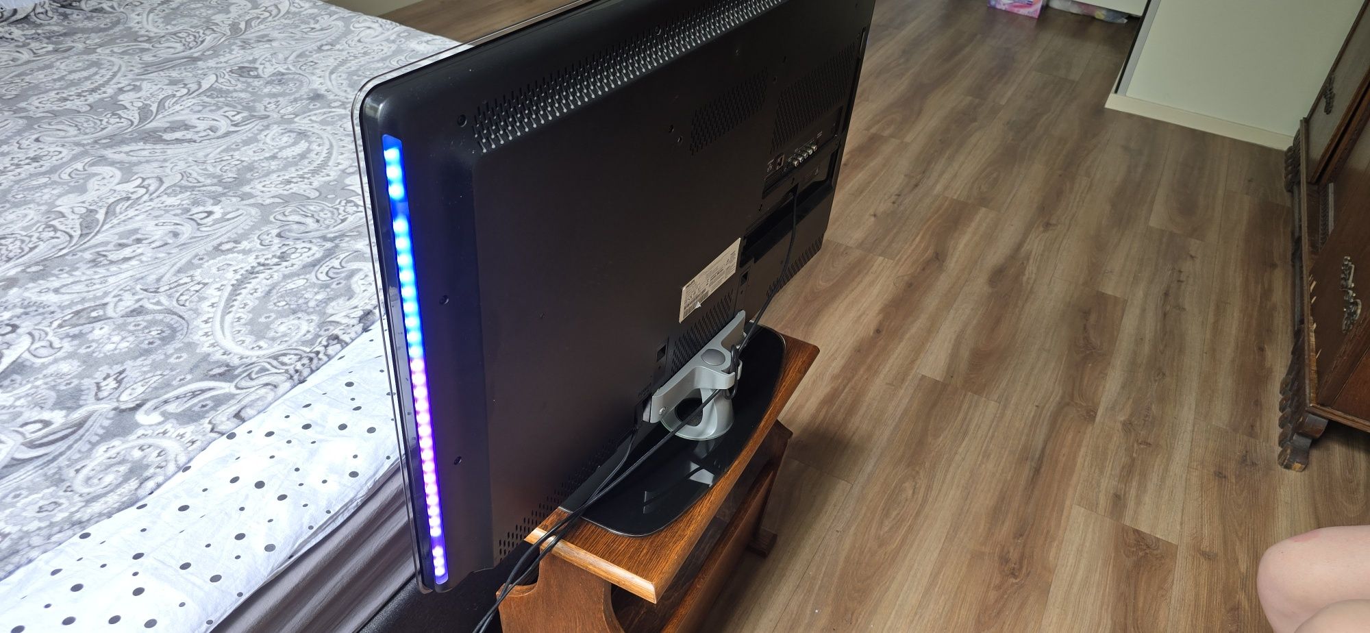 Telewizor Philips 37 cali ambilight