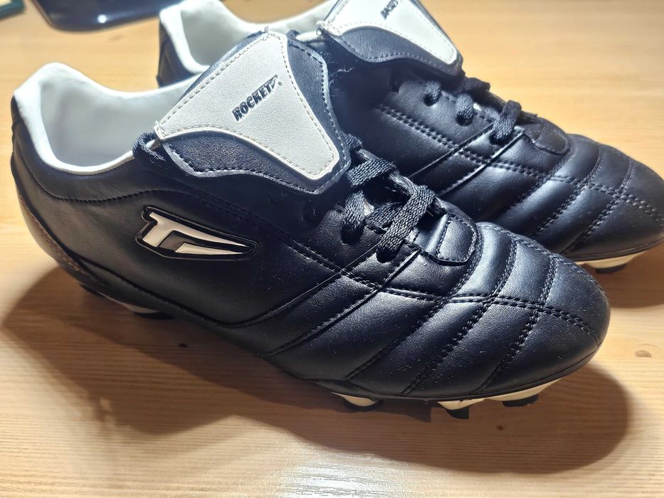 Korki, buty 38 do piłki nożnej Rocket