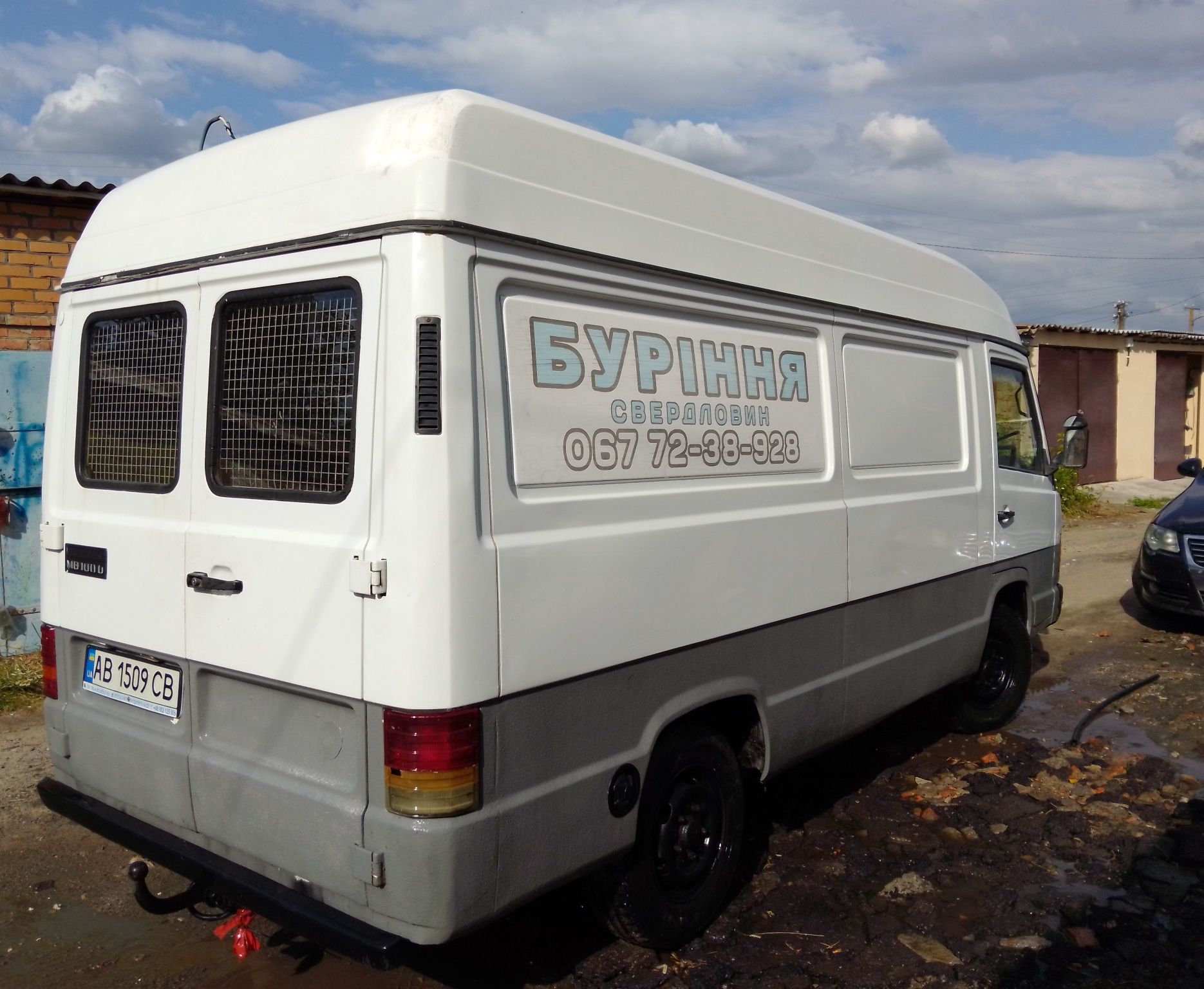 Продам Mercedes MB 100