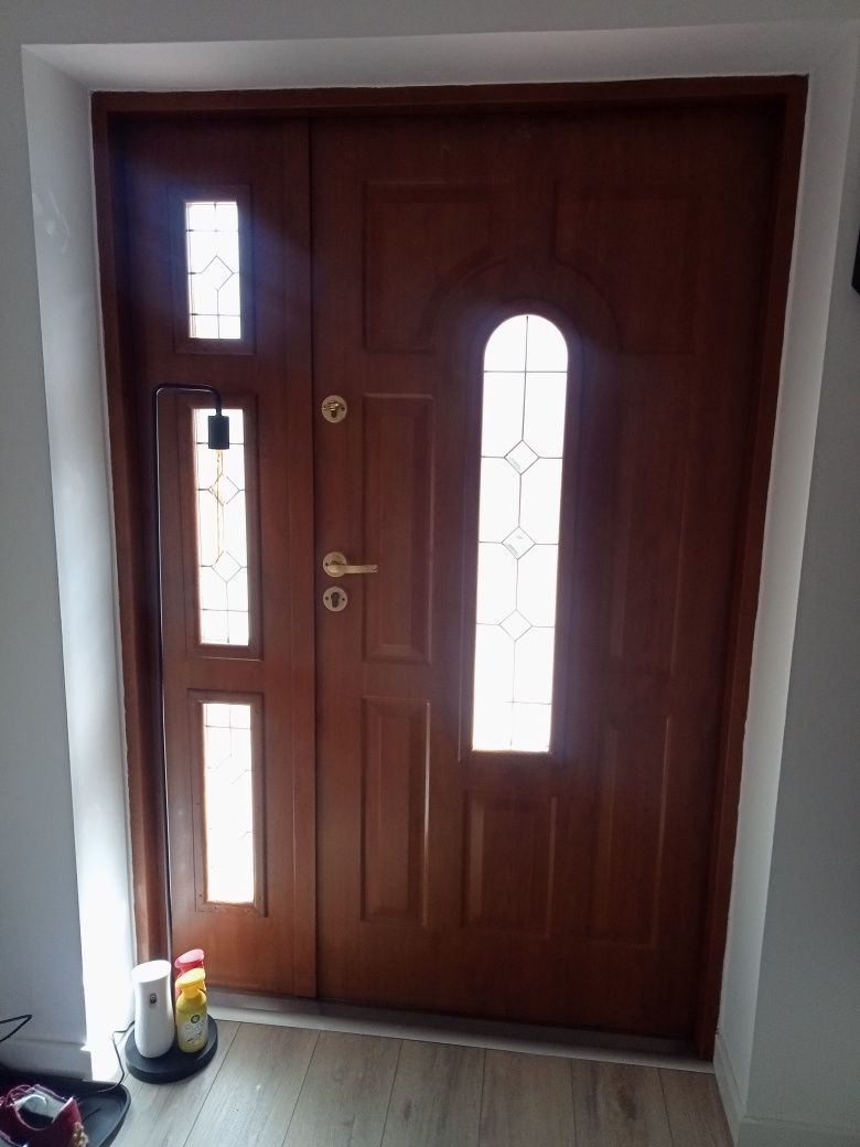 Drzwi zewnętrzne metalowe kolor złoty dąb.