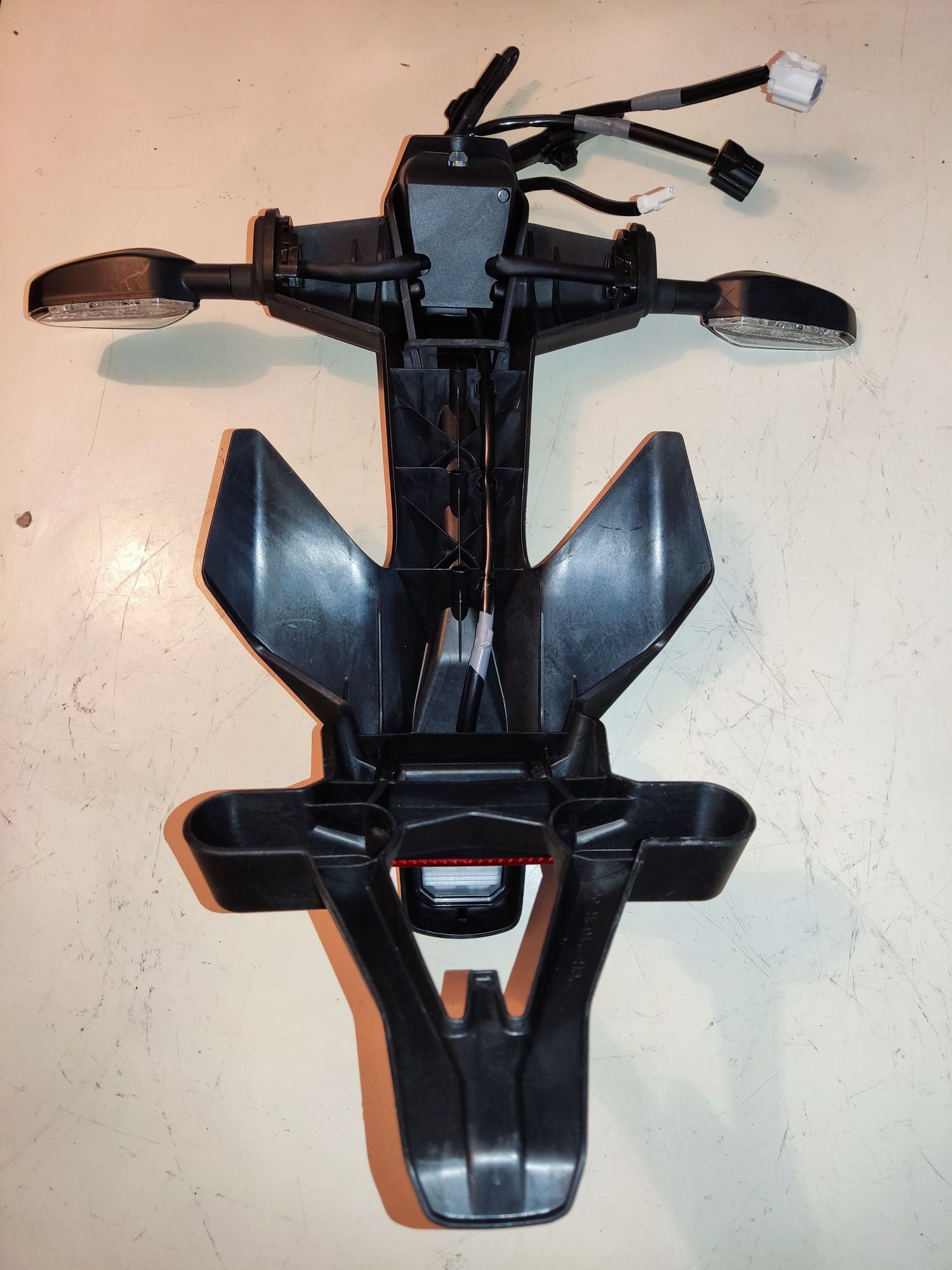 Yamaha R1 R1M RN 32 65 uchwyt kierunkowskazy