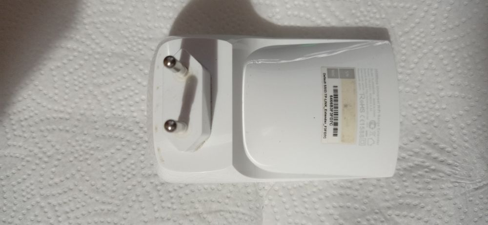 Red wireless, Wi-Fi repeater extender TP-Link model shown in photos64354221966337122