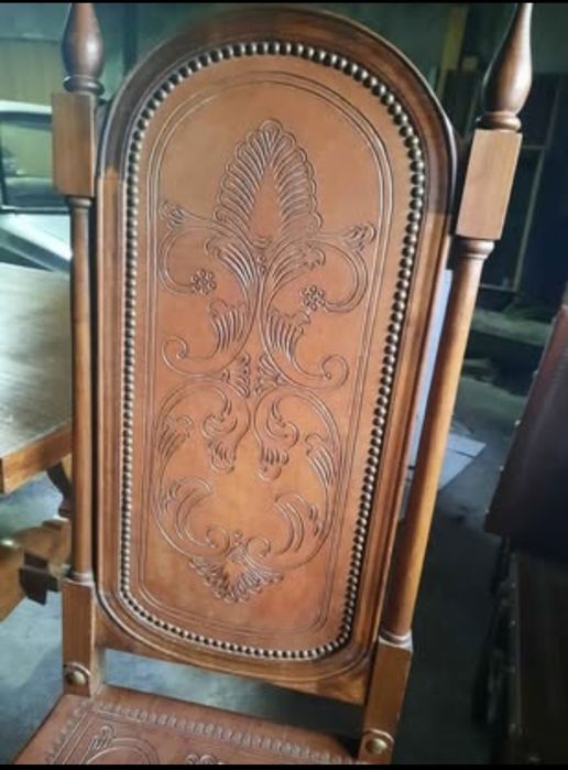 Mesa de Jantar + 8 Cadeiras