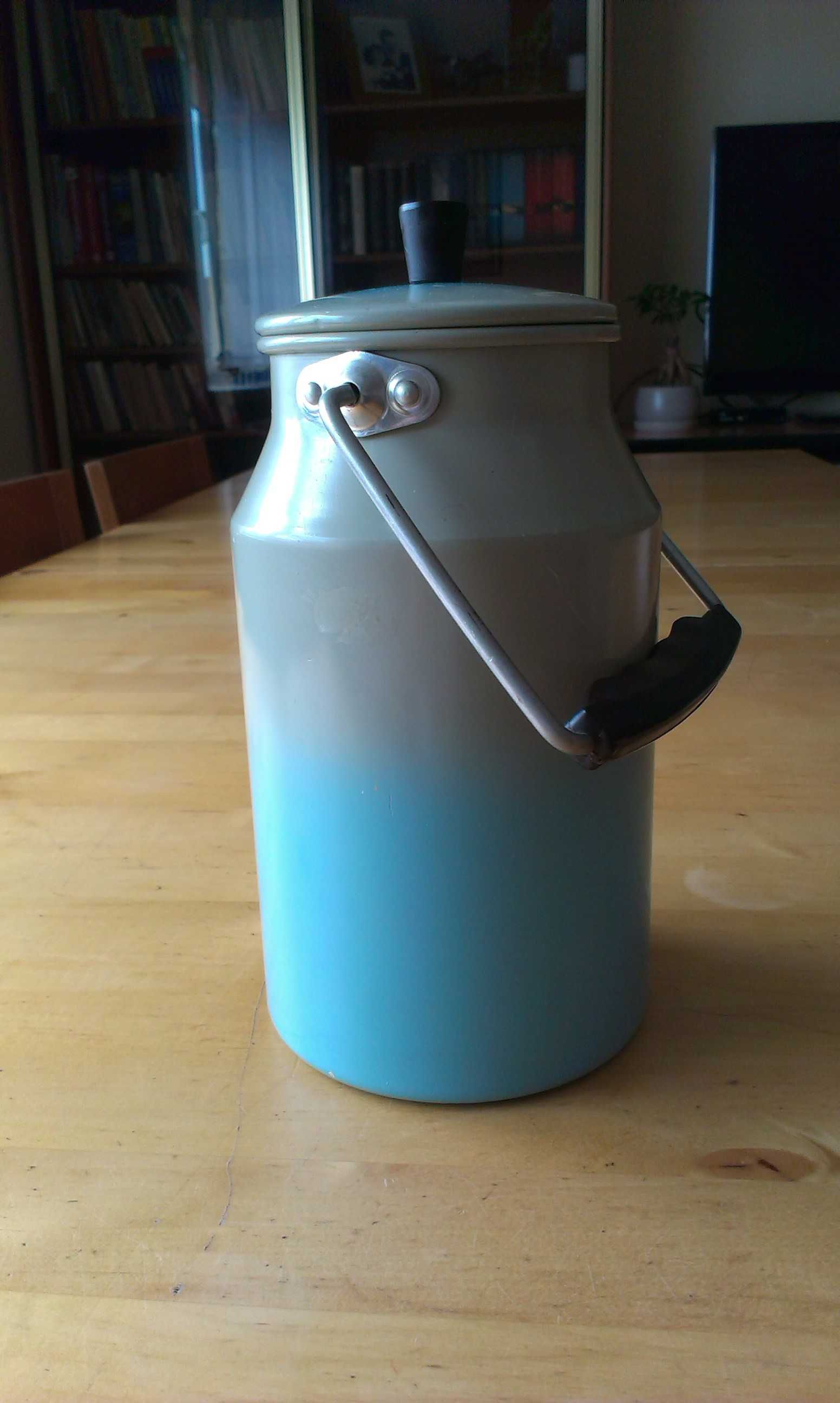 Aluminiowa bańka / kanka na mleko, okres PRL.