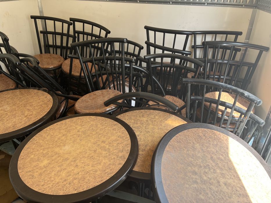 Cadeiras e mesas conjunto de 32 cadeiras + 4 mesas