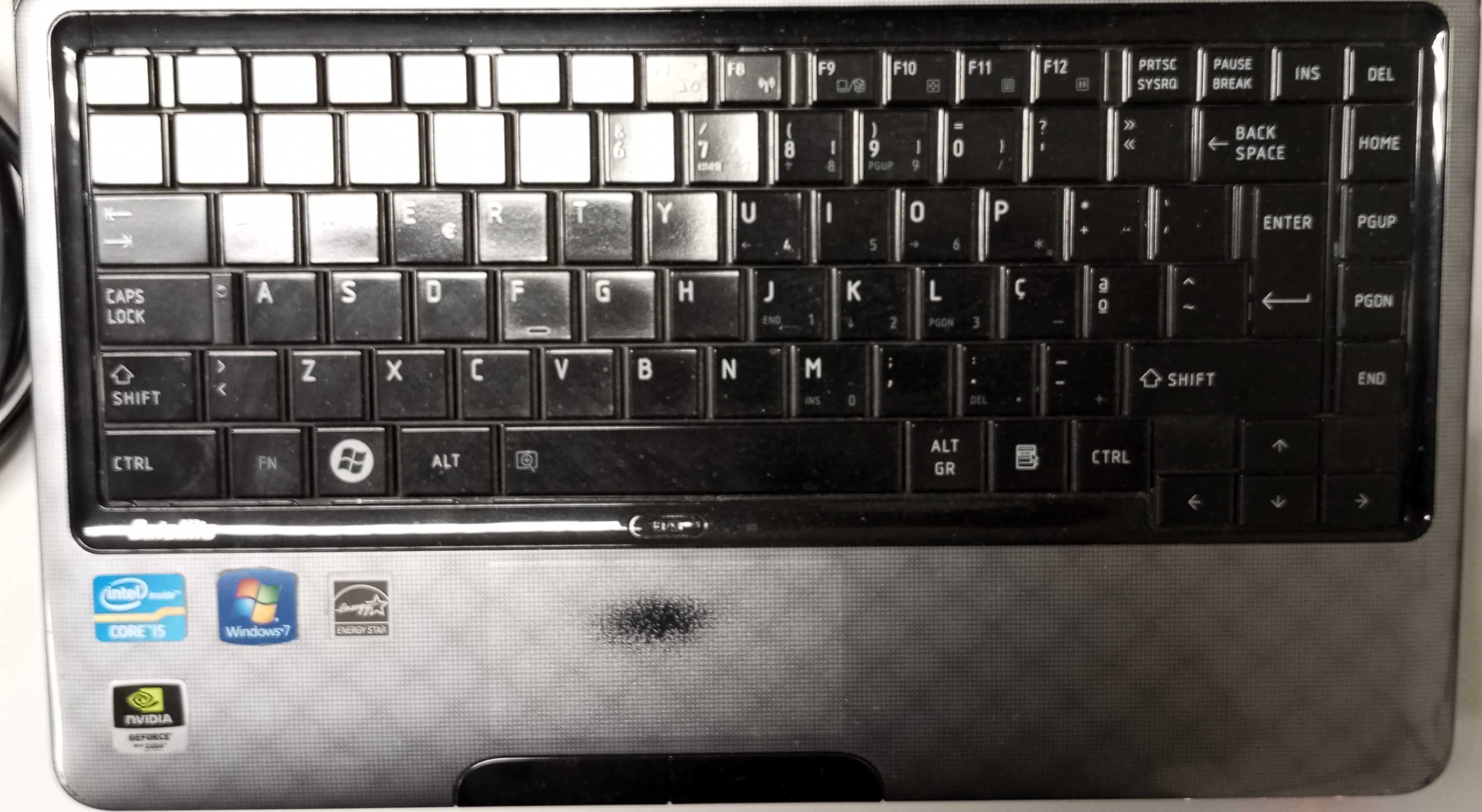 Portátil Toshiba Satellite L735-13L - A funcionar