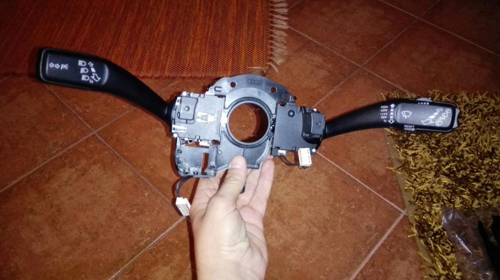 Vendo manetes dos piscas e escovas da audi a4b8 original