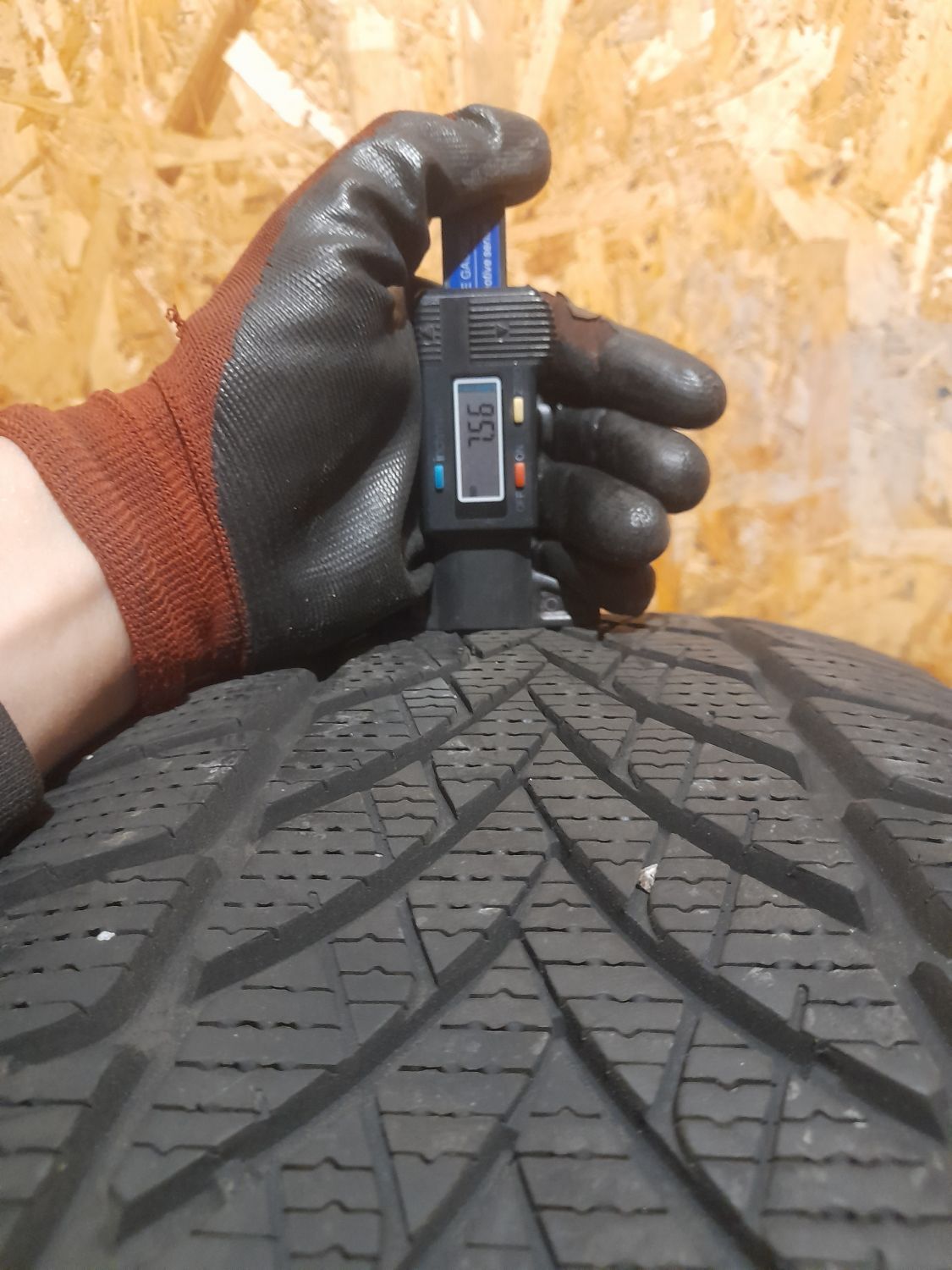 Шини Goodyear UltraGrip Ice 2 235/55 R17 103T XL Б/У 7,5 мм