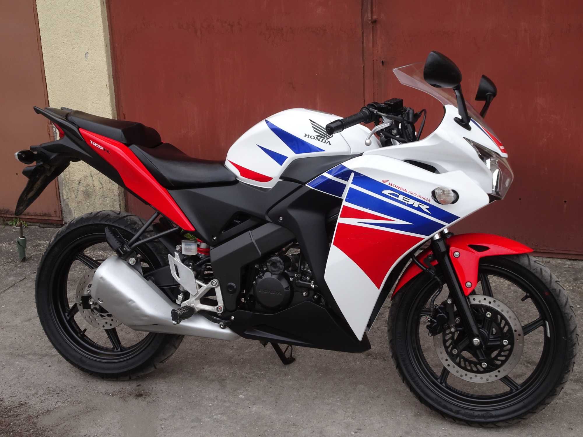 Honda CBR 125 R 2016r Nowe Opony ! Crash Pady ! z Niemiec ! kat B