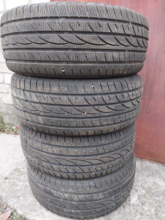 Комплект зимових шин 215/55 R16