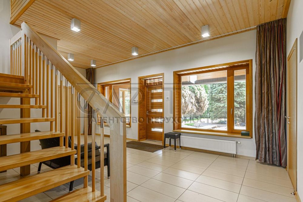 Пропонується в оренду авторський,сімейний будинок на Осокорках 300м2