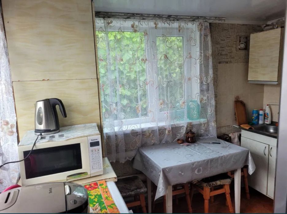 Продам чудову половину будинку на 3 спальні на Кущівці .