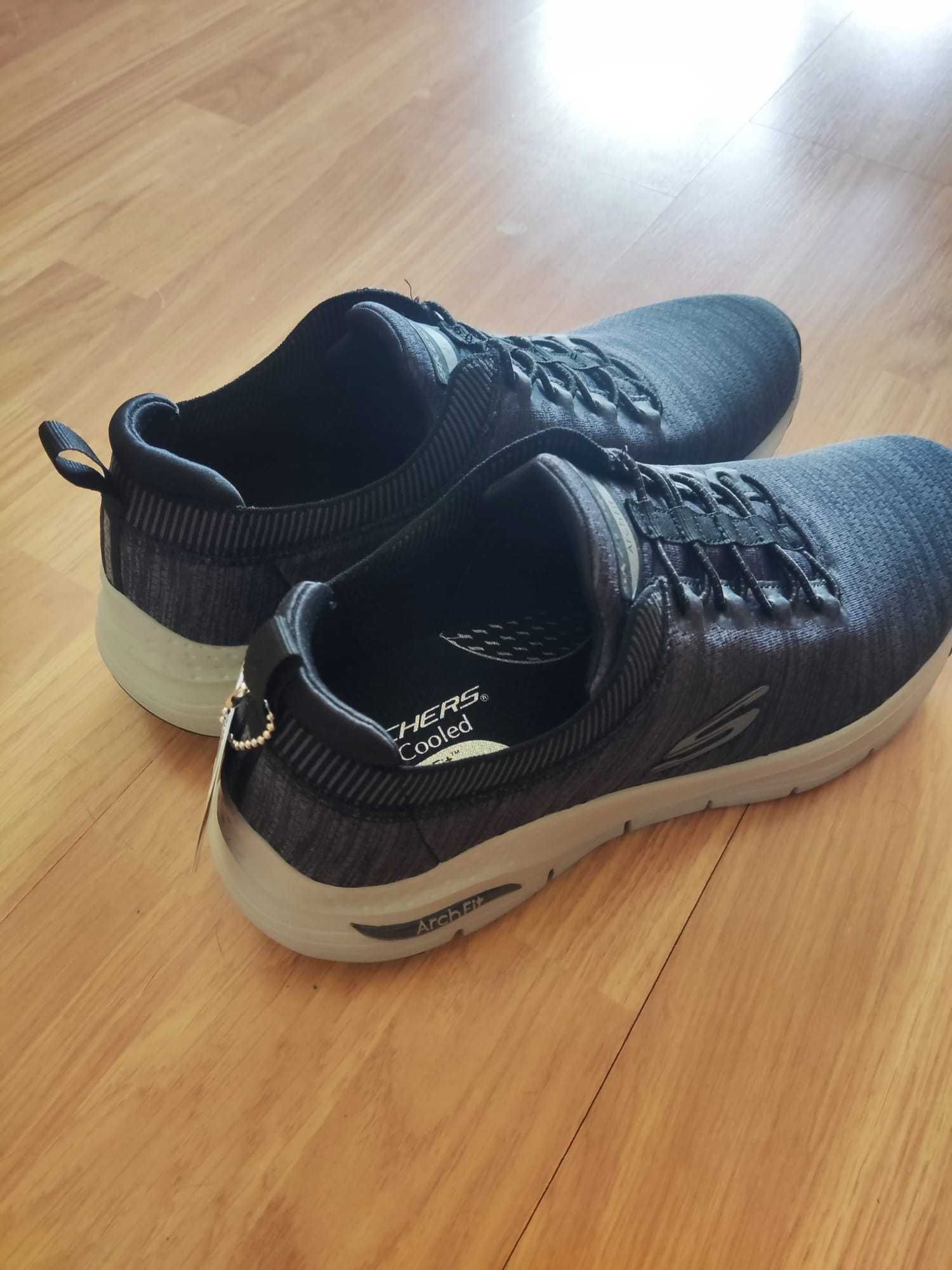 Sapatilhas Skecher arch fit NOVAS