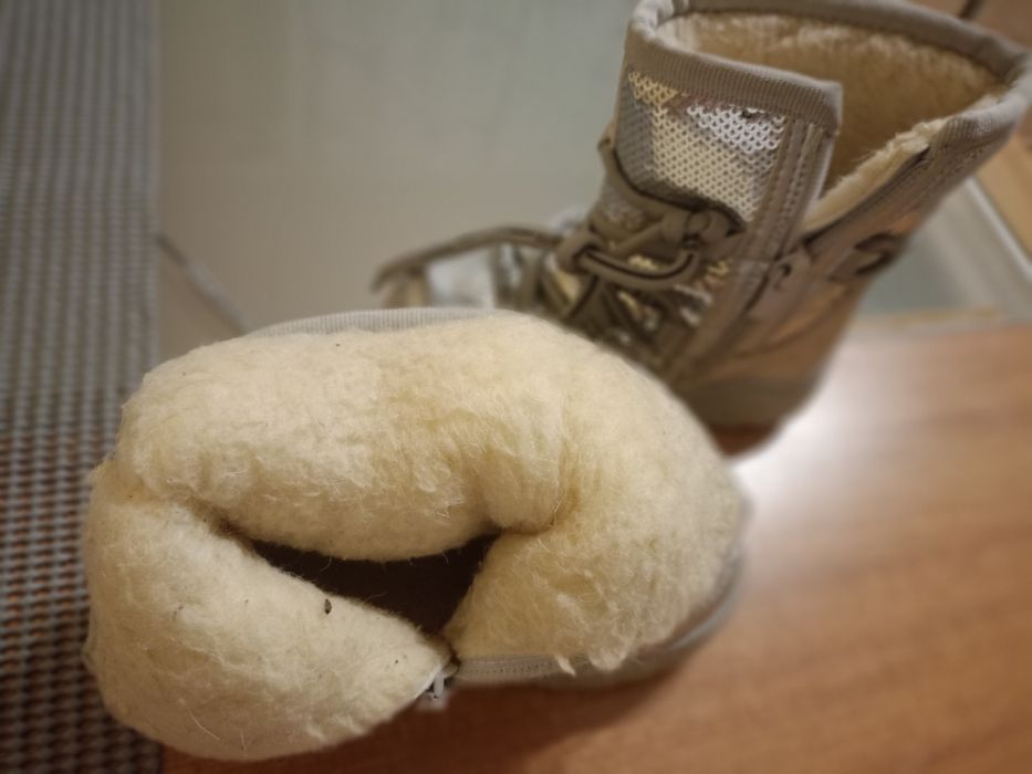Взуття зимове на дівчинку