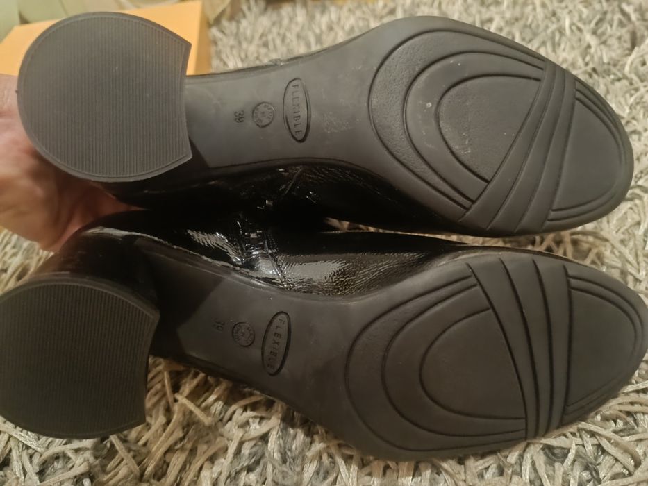 Botins em verniz Glória Ortiz tam.39