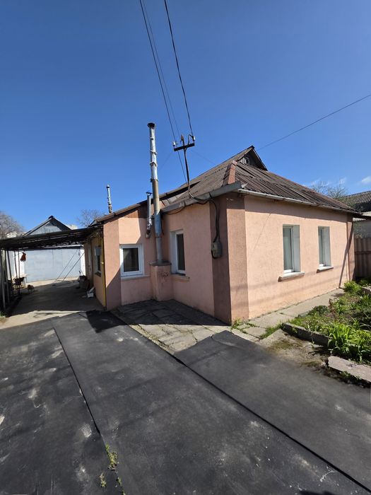 Продаж будинку неподалік від Літака