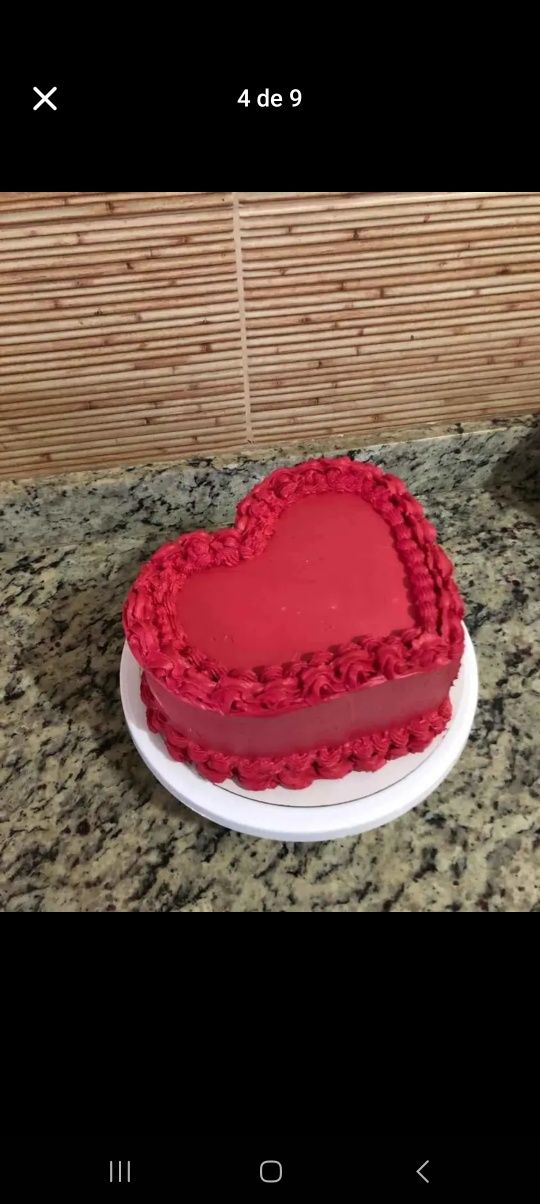 Faço bolos decorados de aniversário e entre outros