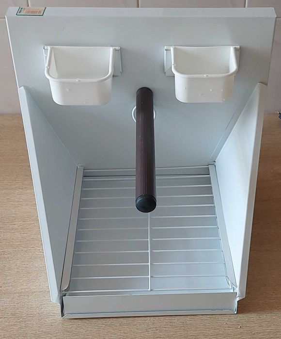 Poleiro para Pássaro, com 1 Comedouro e 1 Bebedouro. A Estrear