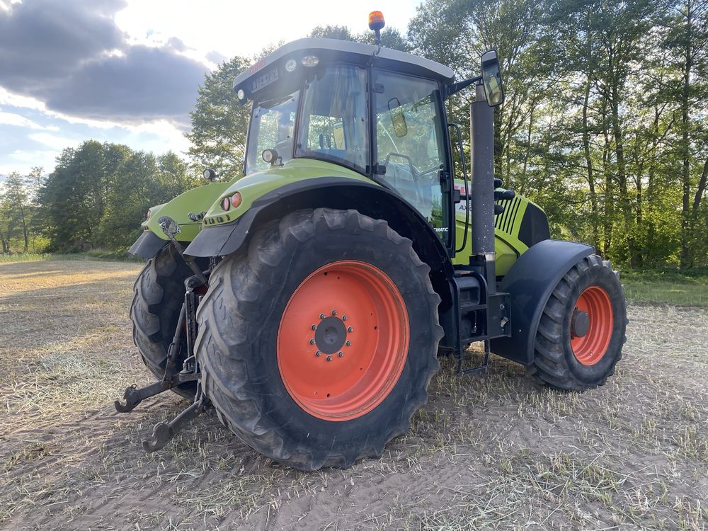 Traktor CLAAS AXION 840 . CMATIC . Pneumatyka Miękka oś . Sprowadzony