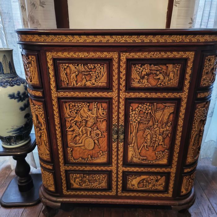 Armário de bar em madeira de cânfora asiático