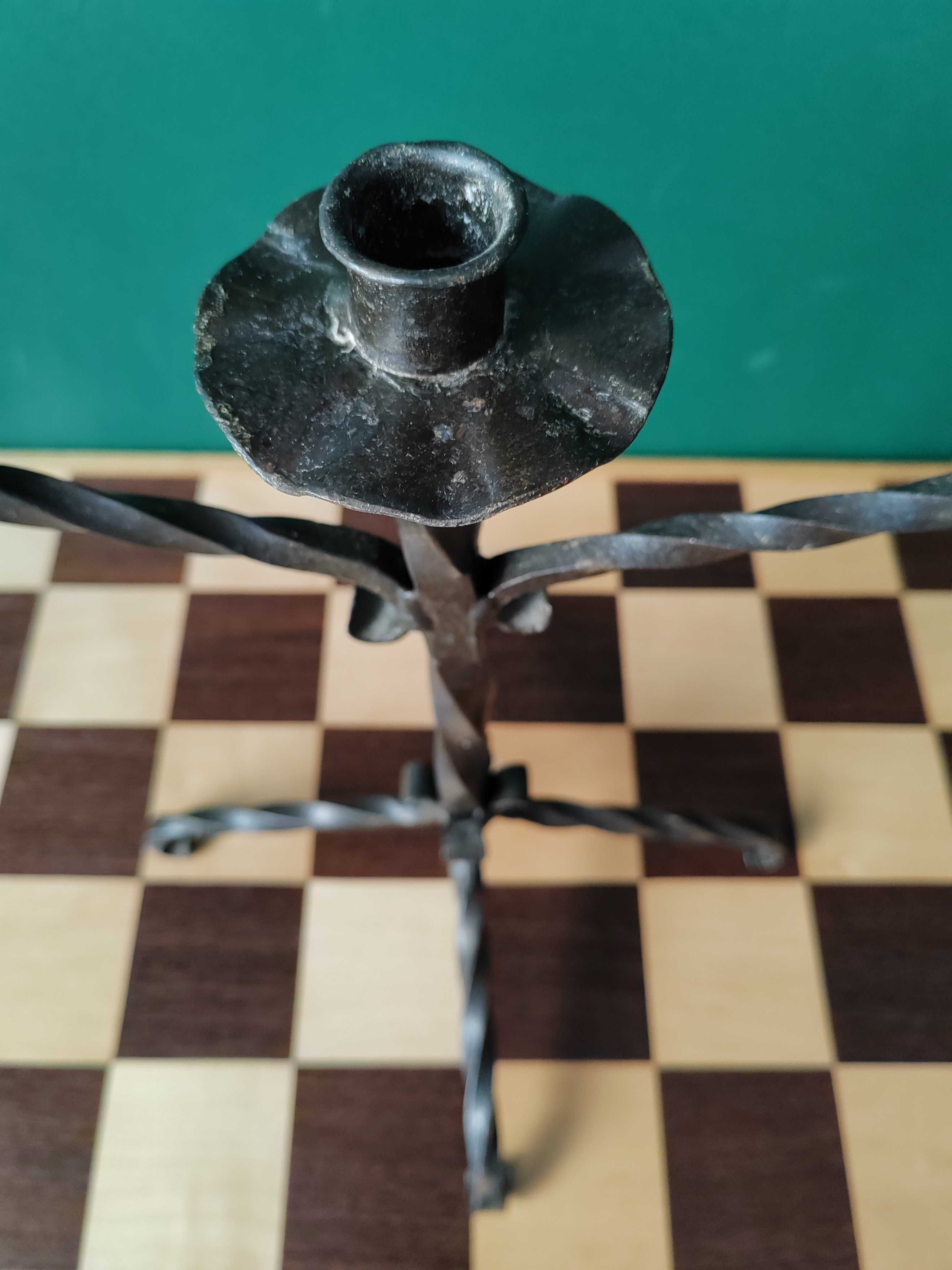 Świecznik czarny metalowy ręcznie robiony