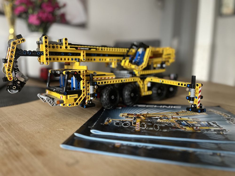 LEGO Technic Mobilny żuraw 8053  z 2010 r