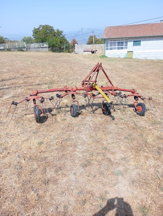 Virador de feno Kuhn GF 440