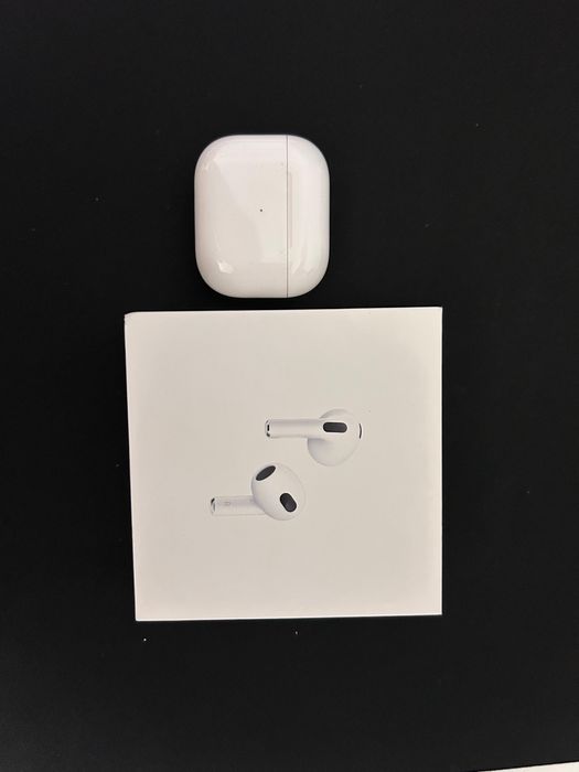Apple AirPods Originais (3ª Geração)
