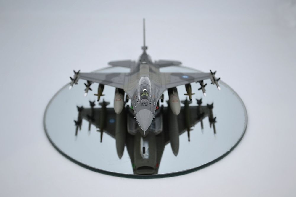 Самолёт истребитель F-16 модель коллекционная металлическая