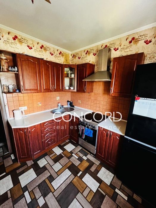 Метро Теремки. Продам 3к Академіка Заболотного вул., 46