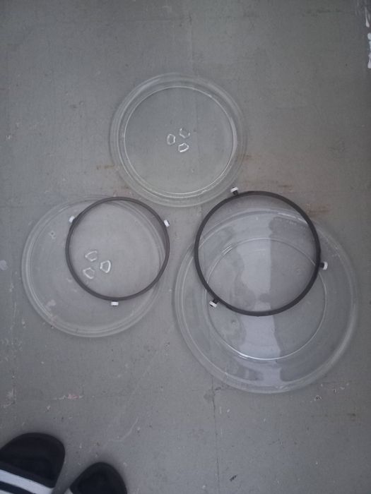 Pratos de microondas pequeno e grande