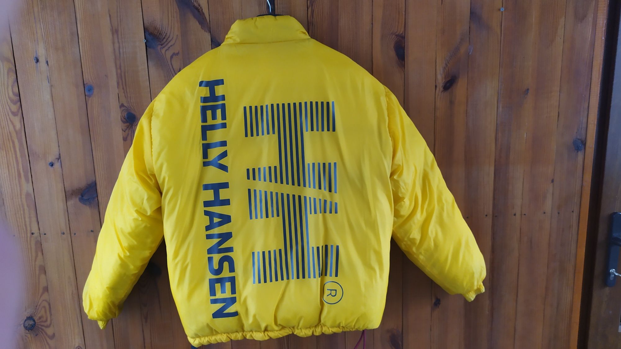 Зимова куртка,пуховик Helly Hansen