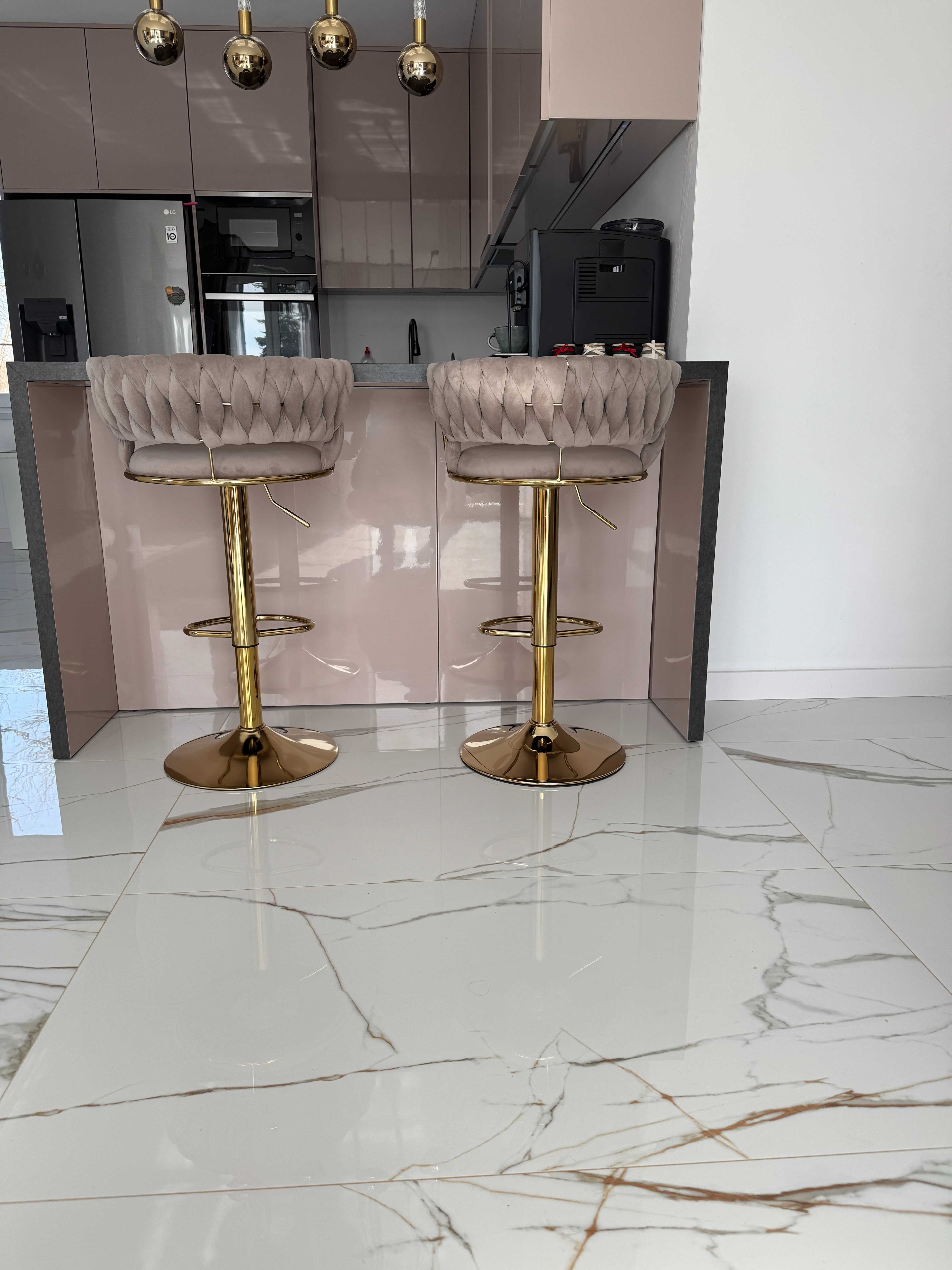 Beżowy Hoker Glamour – Stylowy, Wygodny, Regulowana Wysokość