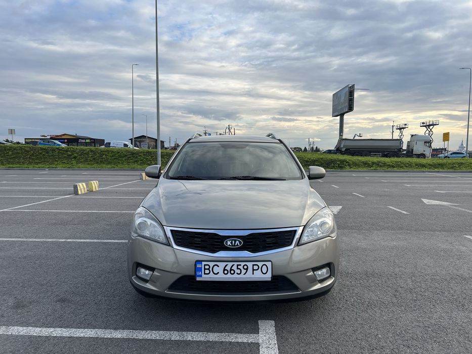 Kia   Ceed.