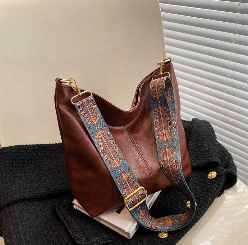 Вінтажна жіноча сумка через плече коричнева