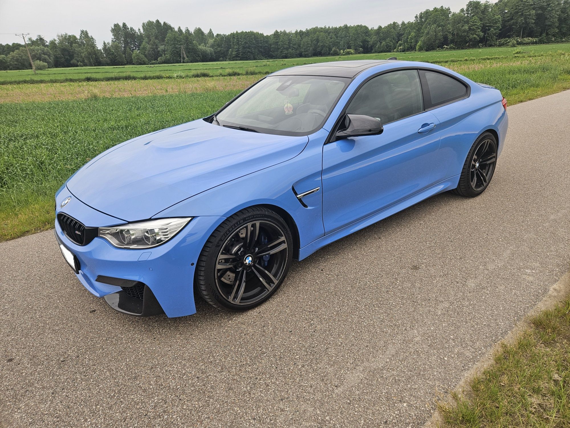 BMW M4 bmw m4 coupe DKG