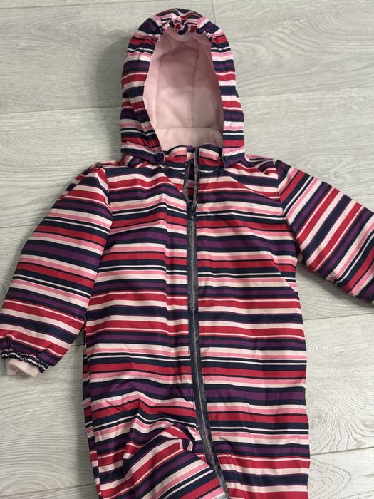 Комбінезон для дівчинки.