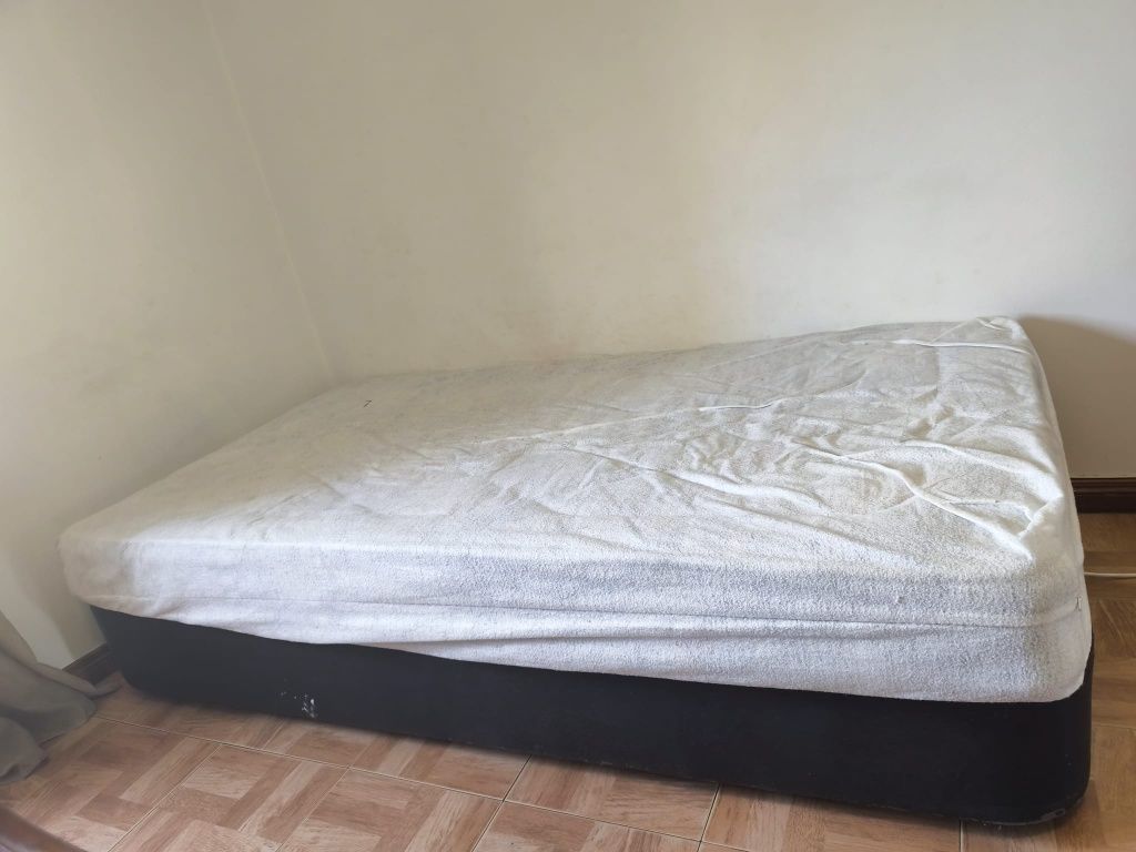 Cama de solteiro com colchão