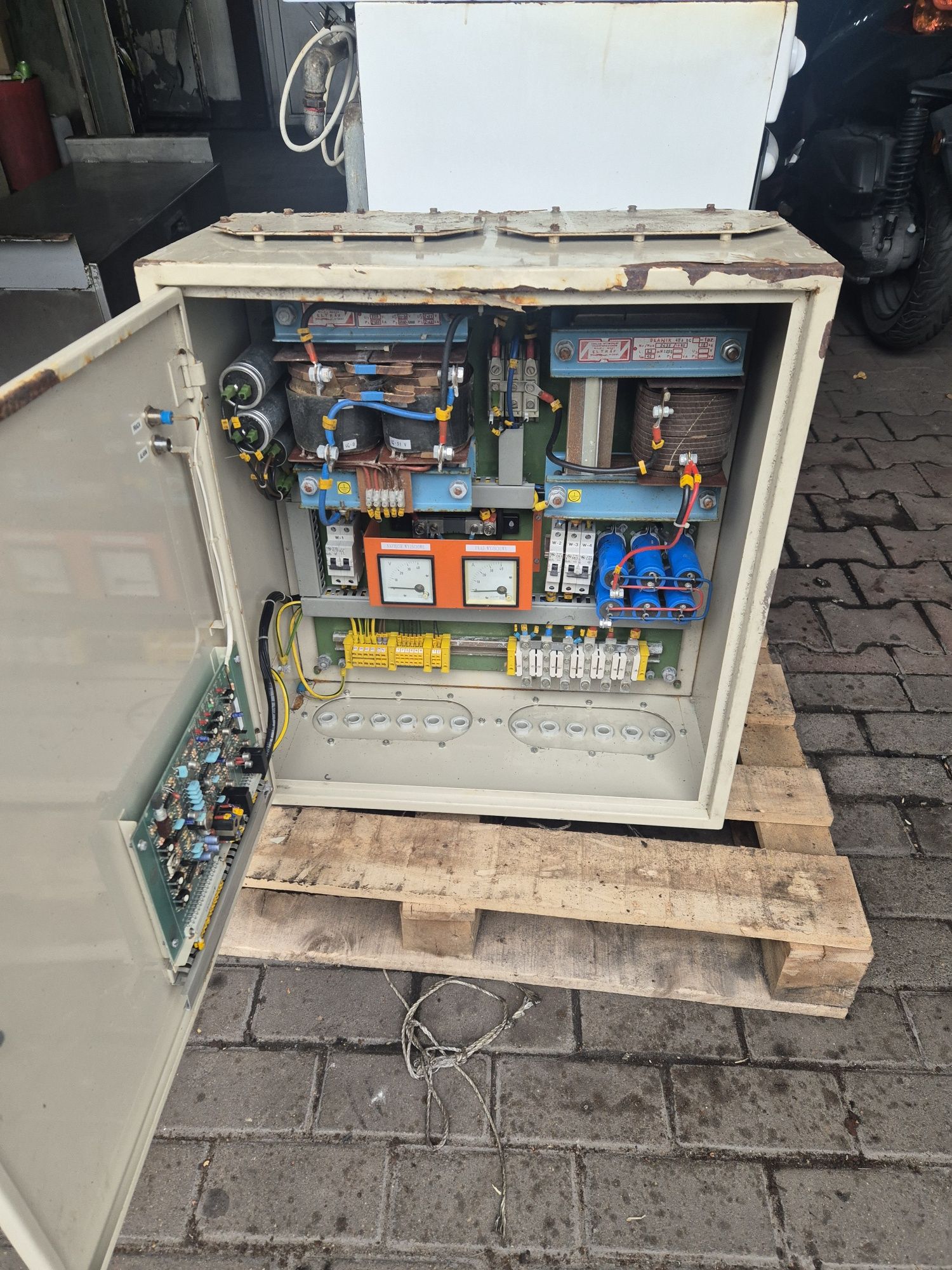 Zespół prostowników pr skrzynka elektryczna