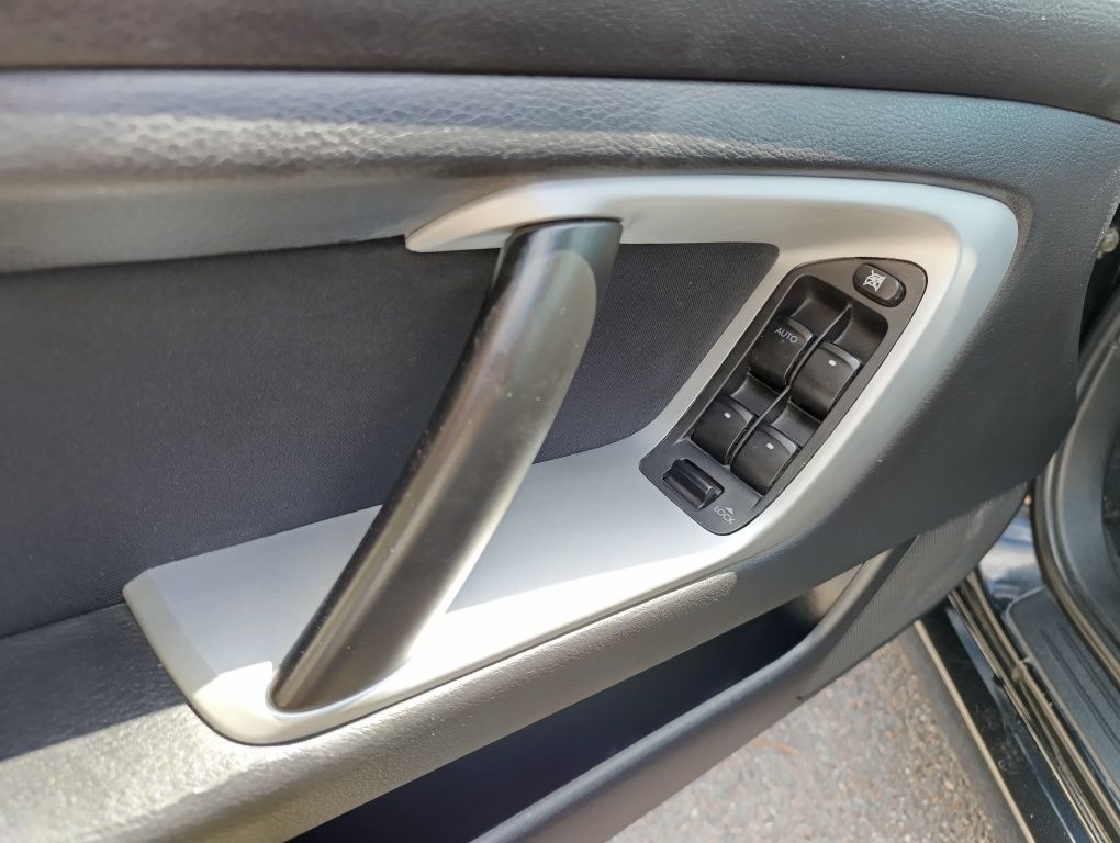 Subaru legacy автомат, повний привід, нова резина