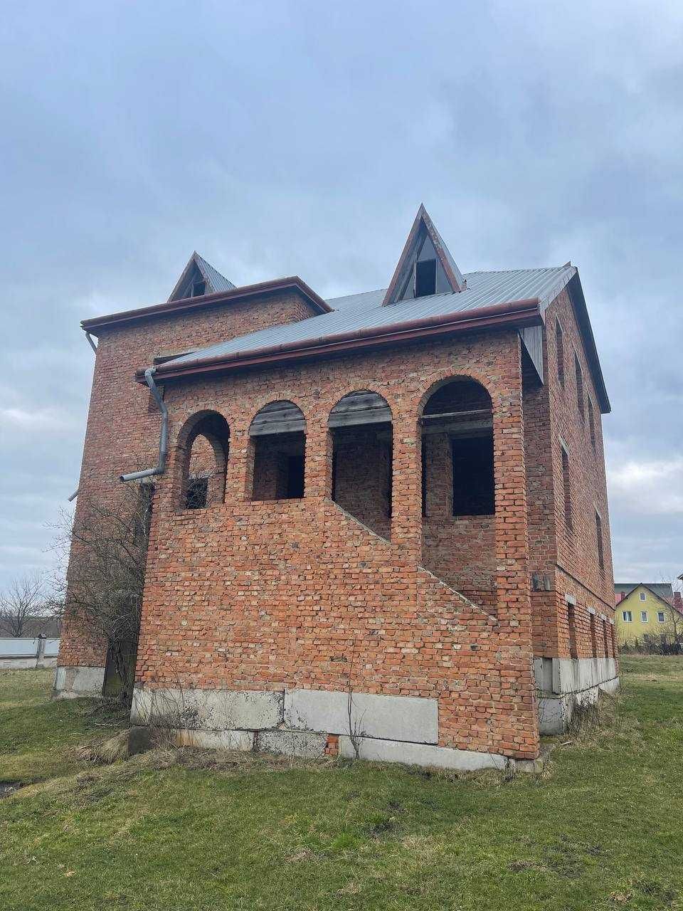 Продається будинок з гаражем біля Мостиськ