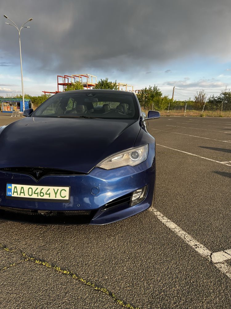 Tesla model S 90D