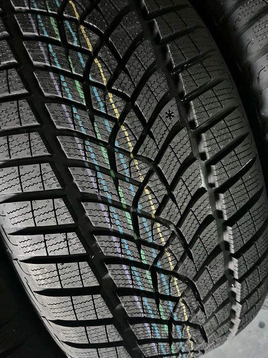245/45/19 R19 Goodyear Ultra Grip Perfomance GEN1 4шт нові зима