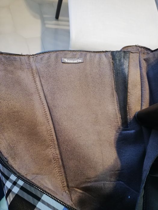 Botas em pele cano alto