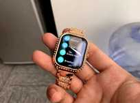 Złoty smartwatch z diamencikami