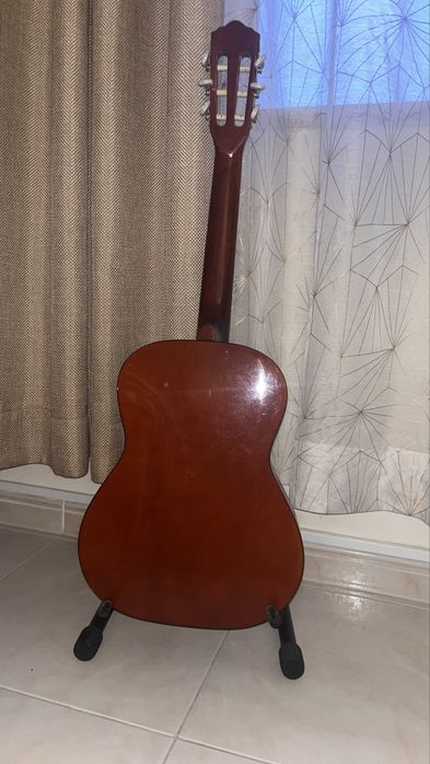 Viola sem cordas com apoio