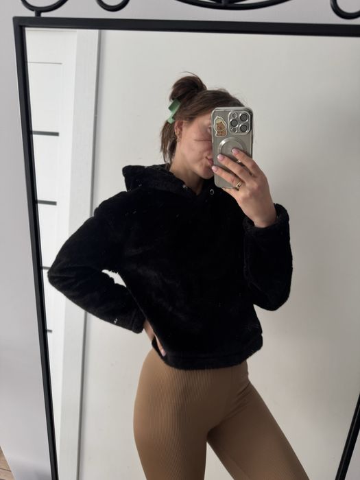 Bluza grubsza welurowa ciepła krótka z kapturem