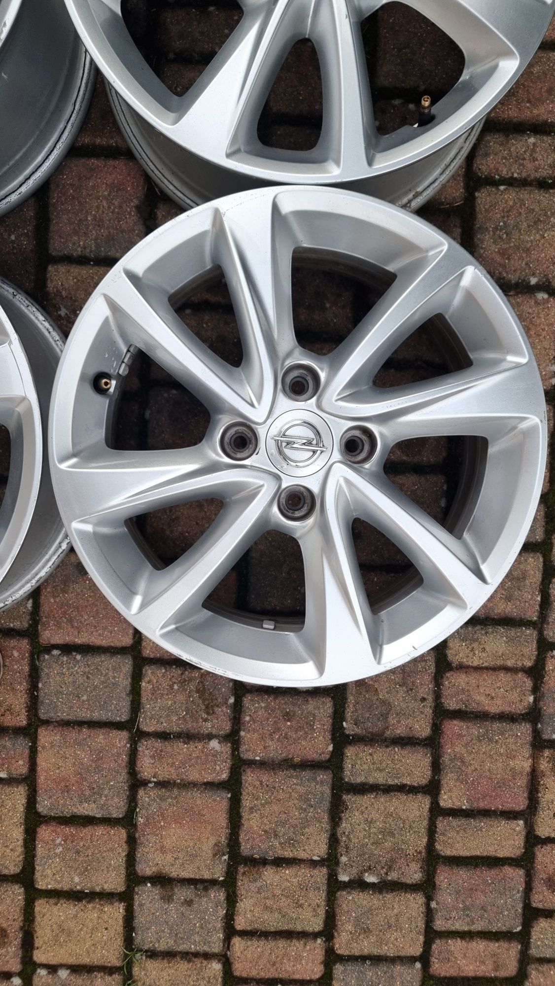 Komplet felg felgi Opel Corsa 16" 4x108