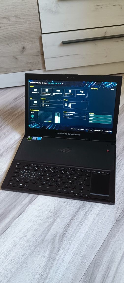 Игровой ноутбук Asus Rog Zephyrus/Corei7/16DDR/дискретка GTX1080 Q-Max